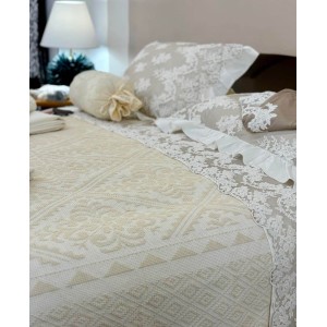IL GENNARGENTU Sardinian Su Pistoccu Bedcover in Ecru Cotton